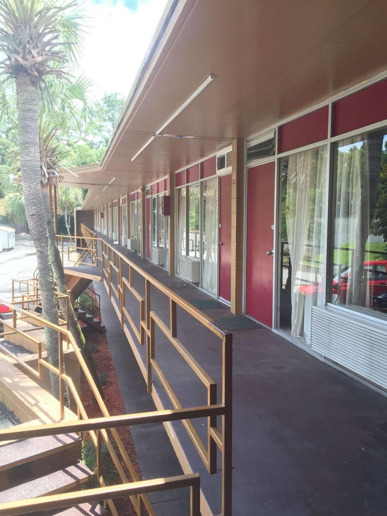 Oyo Hotel Tallahassee Downtown Exterior photo